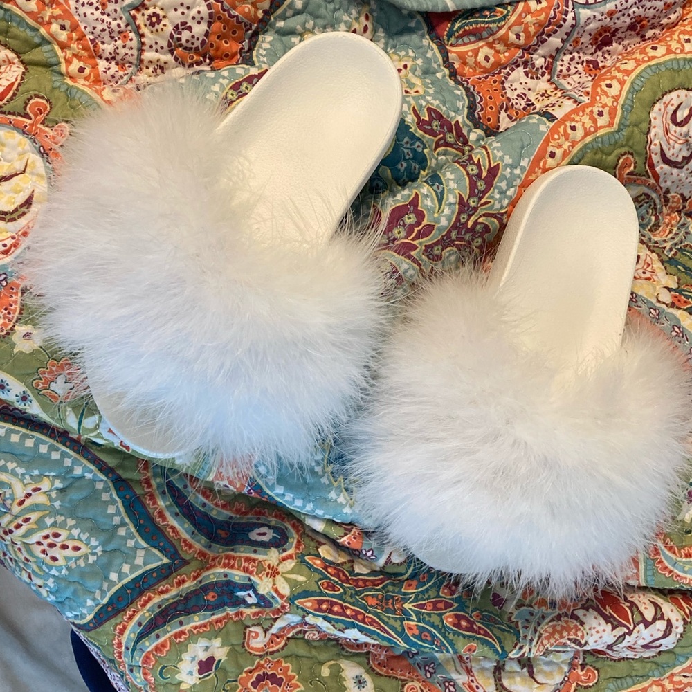 Coco 🤍 Fur Slides - Picture 3 of 4